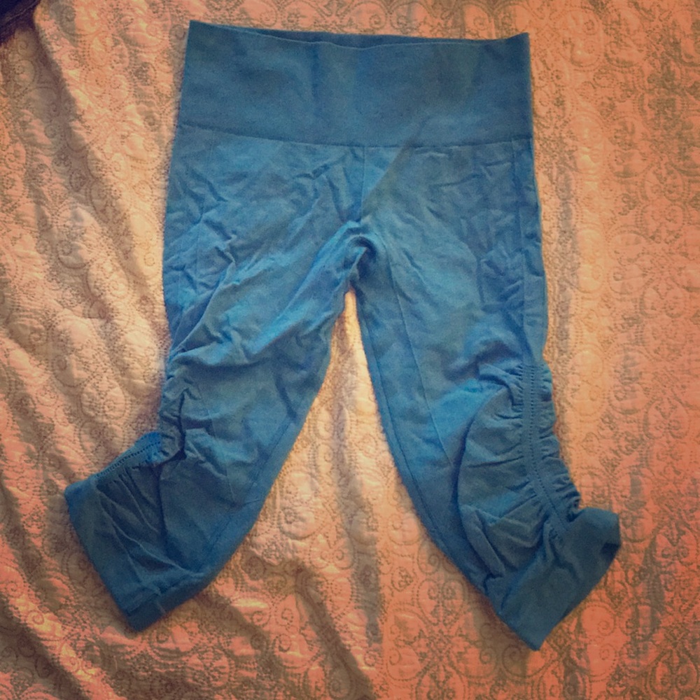Lululemon sky blue capris